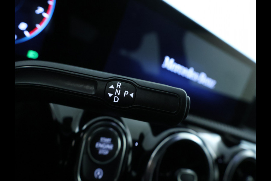 Mercedes-Benz CLA-Klasse 200 Business Solution | Led Koplampen | Spiegelpakket | Achteruitrijcamera | Stoelverwarming voor | Inclusief 24 maanden Mercedes-Benz Certified garantie voor Europa.