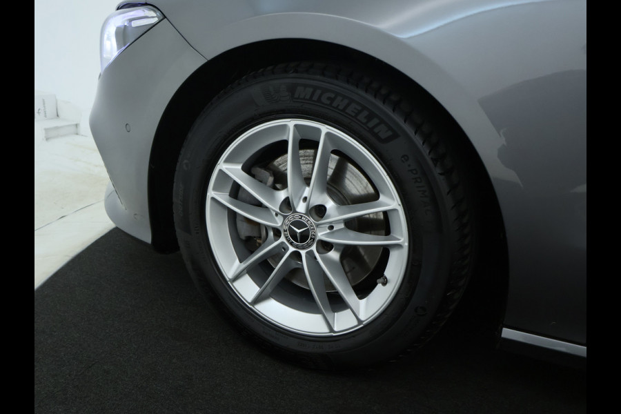 Mercedes-Benz CLA-Klasse 200 Business Solution | Led Koplampen | Spiegelpakket | Achteruitrijcamera | Stoelverwarming voor | Inclusief 24 maanden Mercedes-Benz Certified garantie voor Europa.