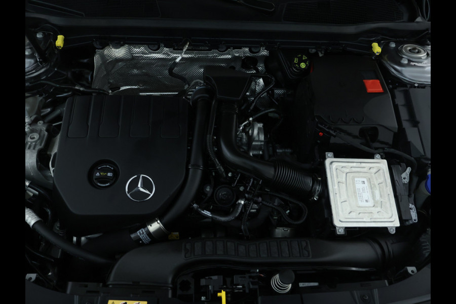 Mercedes-Benz CLA-Klasse 200 Business Solution | Led Koplampen | Spiegelpakket | Achteruitrijcamera | Stoelverwarming voor | Inclusief 24 maanden Mercedes-Benz Certified garantie voor Europa.