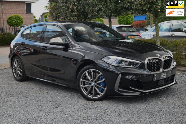 BMW 1-serie M135i xDrive High Executive 306 PK Dealer o.h. Adaptive Head Up Camera Keyless 18''