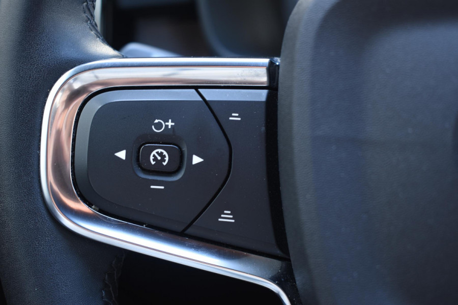 Volvo XC40 T4 211PK Automaat Inscription / Navigatie / Cruisecontrol / Lighting / Stoelverwarming / Stuurverwarming / Elektrische Stoelen / Harman Kardon / Trekhaak /