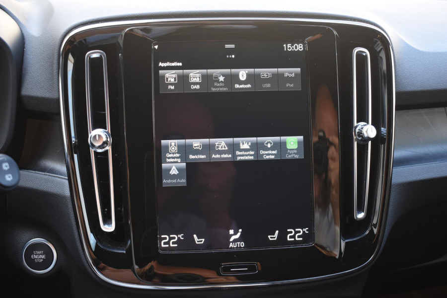 Volvo XC40 T4 211PK Automaat Inscription / Navigatie / Cruisecontrol / Lighting / Stoelverwarming / Stuurverwarming / Elektrische Stoelen / Harman Kardon / Trekhaak /