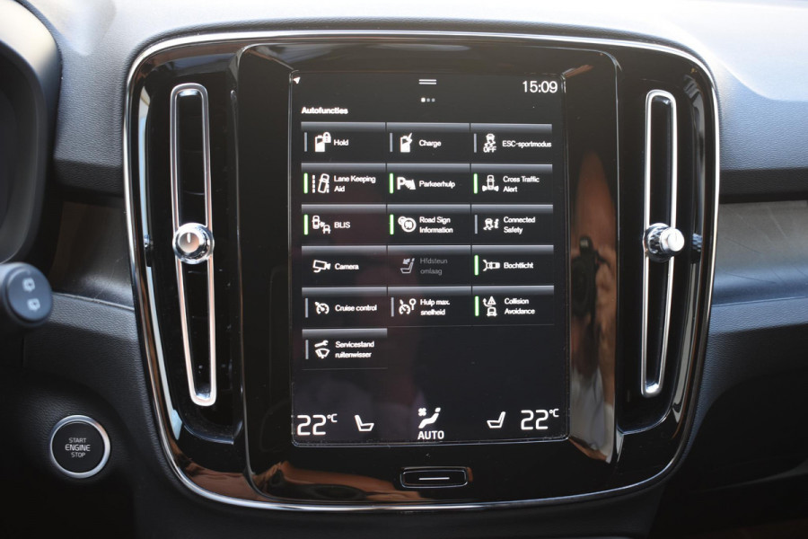 Volvo XC40 T4 211PK Automaat Inscription / Navigatie / Cruisecontrol / Lighting / Stoelverwarming / Stuurverwarming / Elektrische Stoelen / Harman Kardon / Trekhaak /