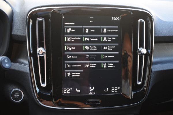 Volvo XC40 T4 211PK Automaat Inscription / Navigatie / Cruisecontrol / Lighting / Stoelverwarming / Stuurverwarming / Elektrische Stoelen / Harman Kardon / Trekhaak /