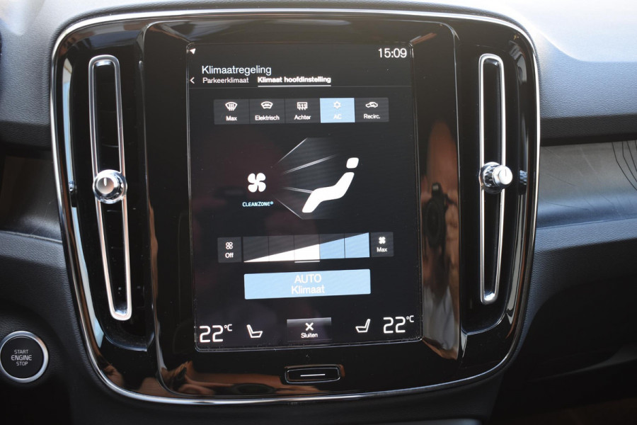 Volvo XC40 T4 211PK Automaat Inscription / Navigatie / Cruisecontrol / Lighting / Stoelverwarming / Stuurverwarming / Elektrische Stoelen / Harman Kardon / Trekhaak /