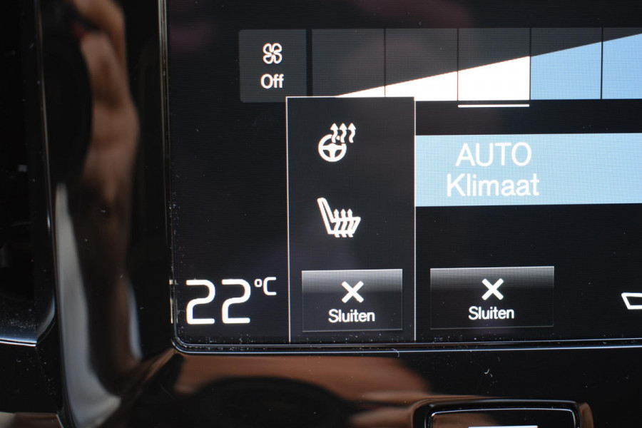 Volvo XC40 T4 211PK Automaat Inscription / Navigatie / Cruisecontrol / Lighting / Stoelverwarming / Stuurverwarming / Elektrische Stoelen / Harman Kardon / Trekhaak /