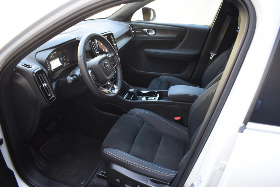 Volvo XC40 T4 211PK Automaat Inscription / Navigatie / Cruisecontrol / Lighting / Stoelverwarming / Stuurverwarming / Elektrische Stoelen / Harman Kardon / Trekhaak /