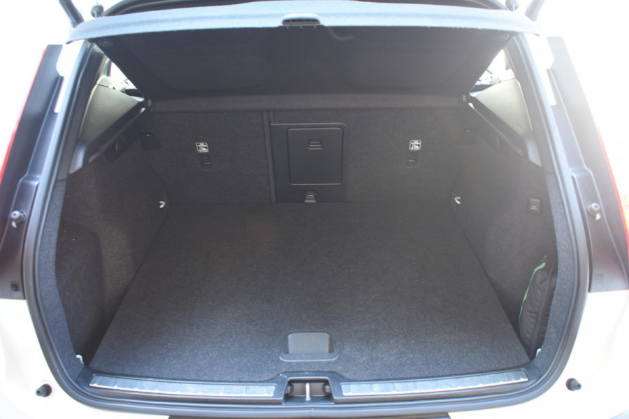 Volvo XC40 T4 211PK Automaat Inscription / Navigatie / Cruisecontrol / Lighting / Stoelverwarming / Stuurverwarming / Elektrische Stoelen / Harman Kardon / Trekhaak /