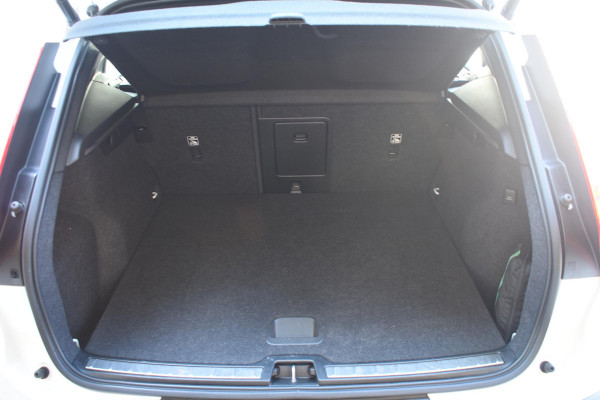 Volvo XC40 T4 211PK Automaat Inscription / Navigatie / Cruisecontrol / Lighting / Stoelverwarming / Stuurverwarming / Elektrische Stoelen / Harman Kardon / Trekhaak /