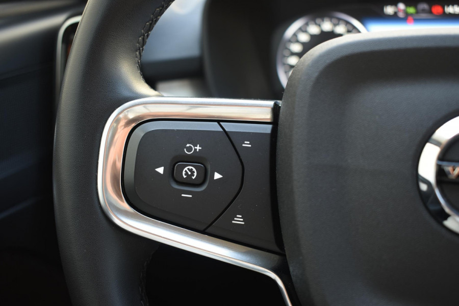 Volvo XC40 T4 211PK Automaat Recharge Inscription Expression / Navigatie / Cruisecontrol / Panoramadak / Stoelverwarming / Stuurverwarming / Elektrische Achterklep / Trekhaak /