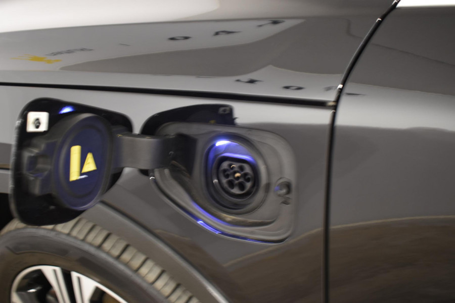 Volvo XC40 T4 211PK Automaat Recharge Inscription Expression / Navigatie / Cruisecontrol / Panoramadak / Stoelverwarming / Stuurverwarming / Elektrische Achterklep / Trekhaak /