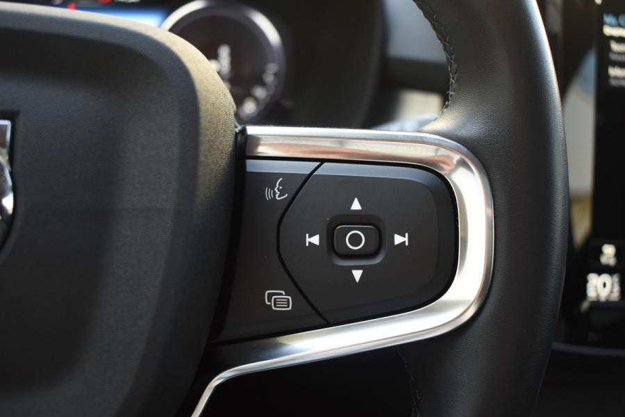 Volvo XC40 T4 211PK Automaat Recharge Inscription Expression / Navigatie / Cruisecontrol / Panoramadak / Stoelverwarming / Stuurverwarming / Elektrische Achterklep / Trekhaak /