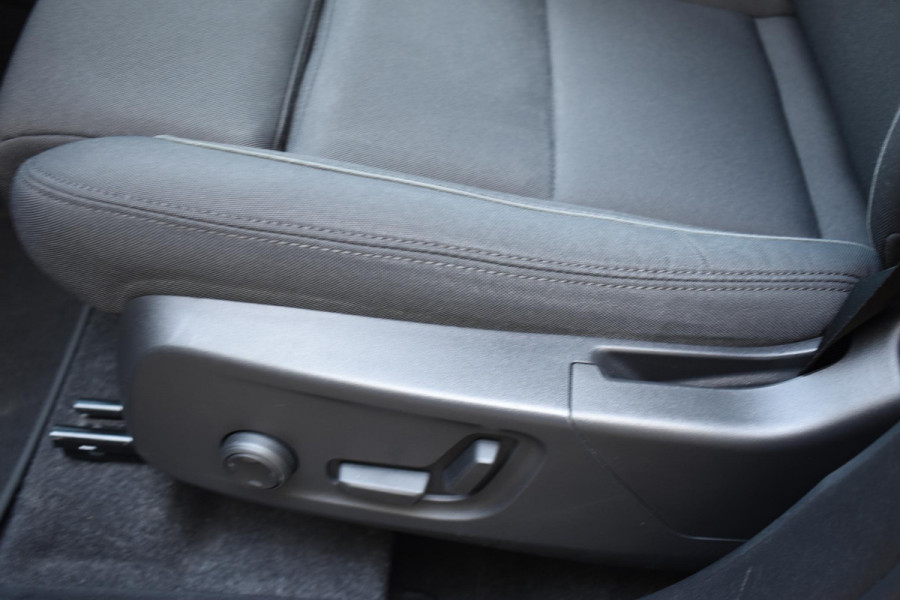 Volvo XC40 T4 211PK Automaat Recharge Inscription Expression / Navigatie / Cruisecontrol / Panoramadak / Stoelverwarming / Stuurverwarming / Elektrische Achterklep / Trekhaak /