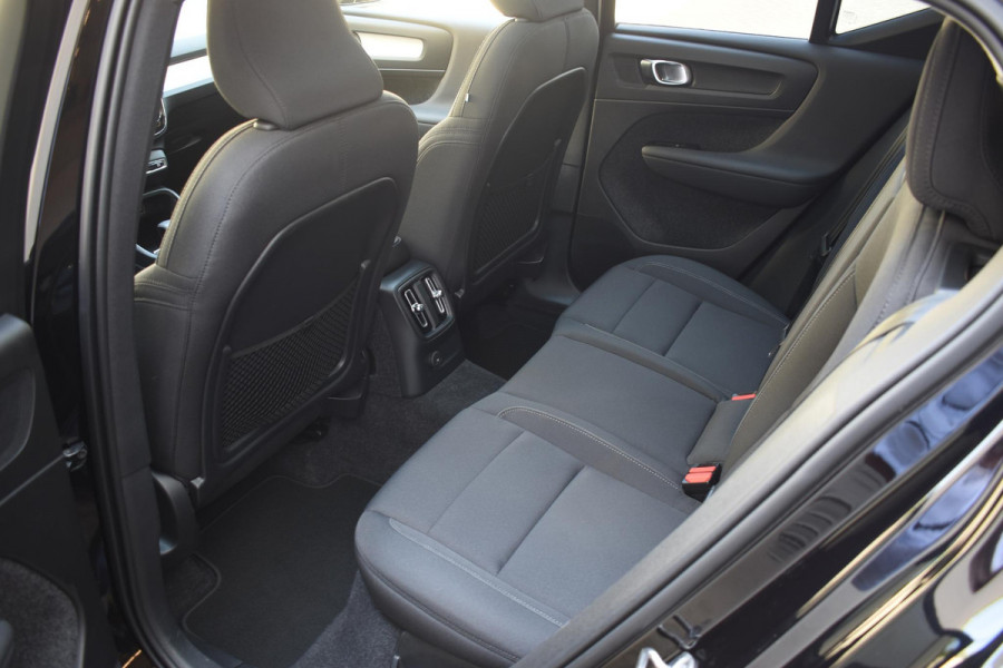Volvo XC40 T4 211PK Automaat Recharge Inscription Expression / Navigatie / Cruisecontrol / Panoramadak / Stoelverwarming / Stuurverwarming / Elektrische Achterklep / Trekhaak /