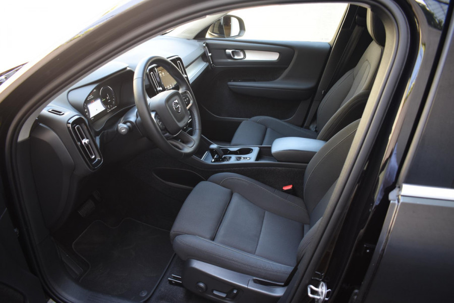 Volvo XC40 T4 211PK Automaat Recharge Inscription Expression / Navigatie / Cruisecontrol / Panoramadak / Stoelverwarming / Stuurverwarming / Elektrische Achterklep / Trekhaak /