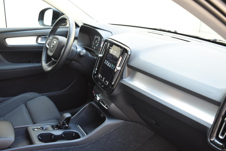 Volvo XC40 T4 211PK Automaat Recharge Inscription Expression / Navigatie / Cruisecontrol / Panoramadak / Stoelverwarming / Stuurverwarming / Elektrische Achterklep / Trekhaak /
