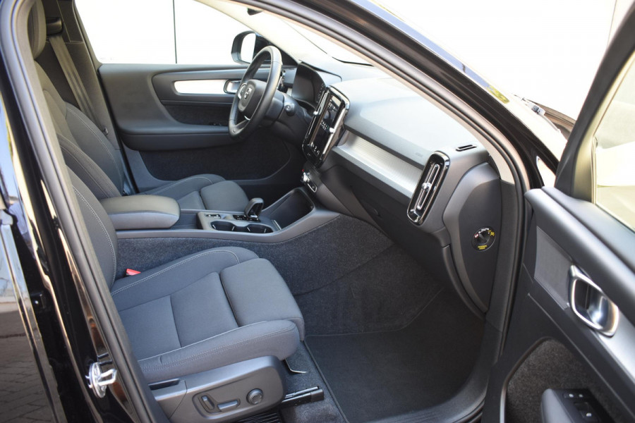 Volvo XC40 T4 211PK Automaat Recharge Inscription Expression / Navigatie / Cruisecontrol / Panoramadak / Stoelverwarming / Stuurverwarming / Elektrische Achterklep / Trekhaak /