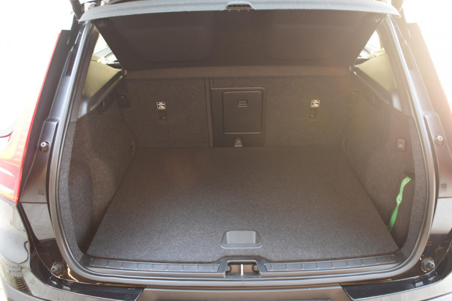 Volvo XC40 T4 211PK Automaat Recharge Inscription Expression / Navigatie / Cruisecontrol / Panoramadak / Stoelverwarming / Stuurverwarming / Elektrische Achterklep / Trekhaak /