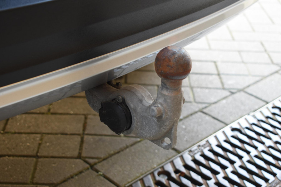 Volvo XC40 T4 211PK Automaat Recharge Inscription Expression / Navigatie / Cruisecontrol / Panoramadak / Stoelverwarming / Stuurverwarming / Elektrische Achterklep / Trekhaak /