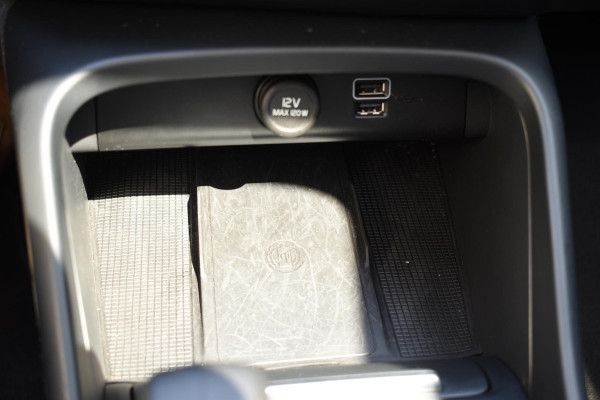 Volvo XC40 T4 211PK Automaat Recharge Inscription Expression / Navigatie / Cruisecontrol / Panoramadak / Stoelverwarming / Stuurverwarming / Elektrische Achterklep / Trekhaak /