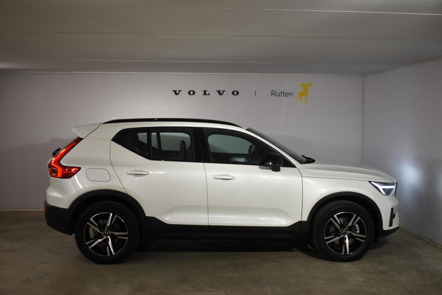 Volvo XC40 B4 211PK Automaat Plus Dark / Adaptieve Cruisecontrol / Parkeersensoren / Stoelverwarming / Stuurverwarming / Elektrische Stoelen / Trekhaak /