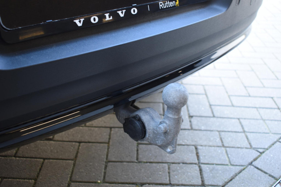 Volvo XC40 B4 211PK Automaat Plus Dark / Adaptieve Cruisecontrol / Parkeersensoren / Stoelverwarming / Stuurverwarming / Elektrische Stoelen / Trekhaak /