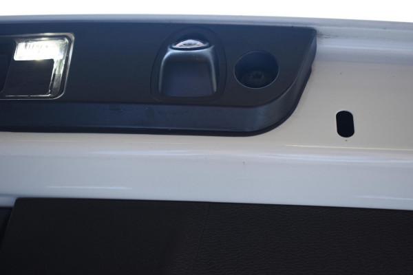 Volvo XC40 B4 211PK Automaat Plus Dark / Adaptieve Cruisecontrol / Parkeersensoren / Stoelverwarming / Stuurverwarming / Elektrische Stoelen / Trekhaak /