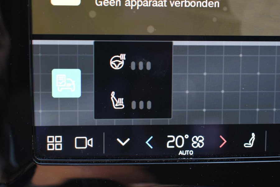 Volvo XC40 B4 211PK Automaat Plus Dark / Adaptieve Cruisecontrol / Parkeersensoren / Stoelverwarming / Stuurverwarming / Elektrische Stoelen / Trekhaak /