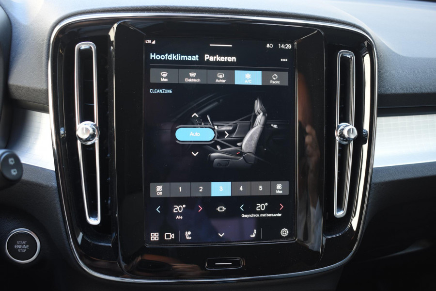 Volvo XC40 B4 211PK Automaat Plus Dark / Adaptieve Cruisecontrol / Parkeersensoren / Stoelverwarming / Stuurverwarming / Elektrische Stoelen / Trekhaak /