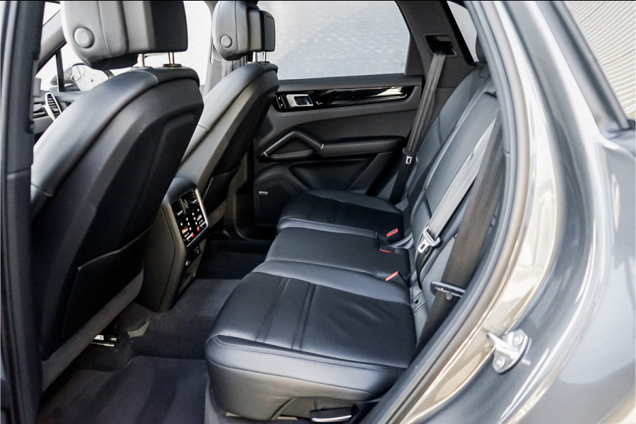 Porsche Cayenne 3.0 E-Hybrid 462PK Sport Design Sport Chrono Pano Trekhaak 22"