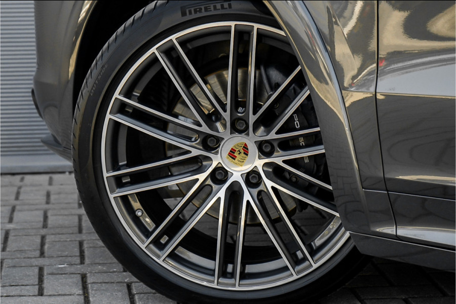 Porsche Cayenne 3.0 E-Hybrid 462PK Sport Design Sport Chrono Pano Trekhaak 22"
