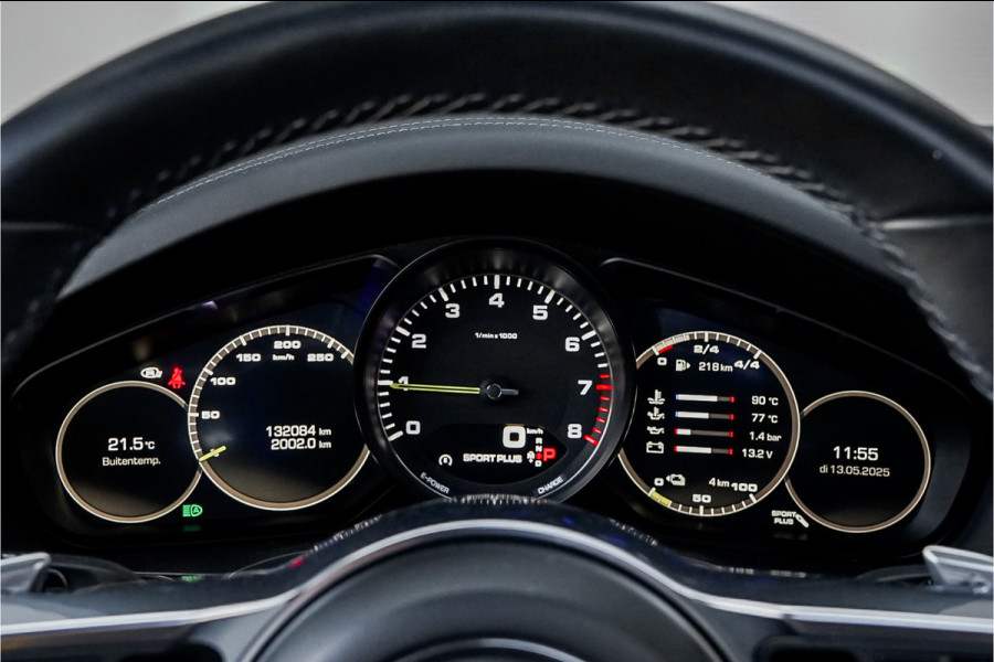 Porsche Cayenne 3.0 E-Hybrid 462PK Sport Design Sport Chrono Pano Trekhaak 22"