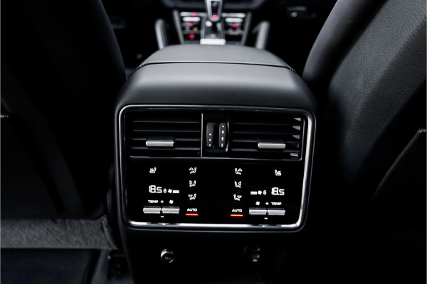 Porsche Cayenne 3.0 E-Hybrid 462PK Sport Design Sport Chrono Pano Trekhaak 22"