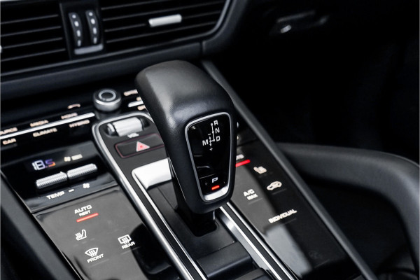 Porsche Cayenne 3.0 E-Hybrid 462PK Sport Design Sport Chrono Pano Trekhaak 22"