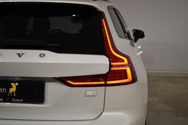 Volvo V60 T6 350PK Automaat AWD Plus Dark / Adaptieve Cruisecontrol / Parkeersensoren / Stoelverwarming / Stuurverwarming / Lighting / Elektrische Stoelen /