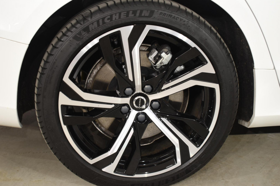 Volvo V60 T6 350PK Automaat AWD Plus Dark / Adaptieve Cruisecontrol / Parkeersensoren / Stoelverwarming / Stuurverwarming / Lighting / Elektrische Stoelen /