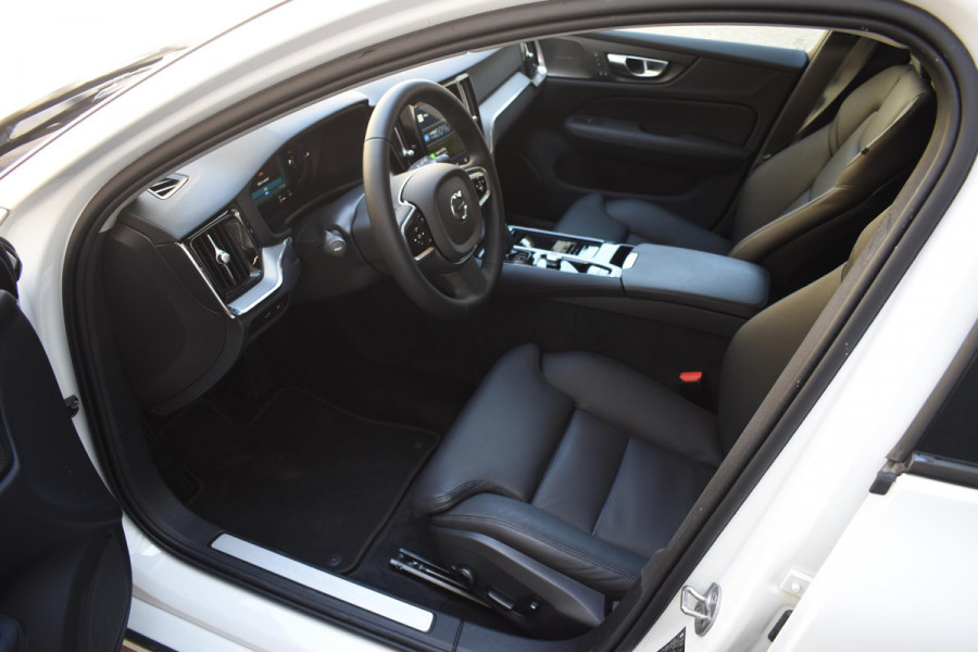 Volvo V60 T6 350PK Automaat AWD Plus Dark / Adaptieve Cruisecontrol / Parkeersensoren / Stoelverwarming / Stuurverwarming / Lighting / Elektrische Stoelen /