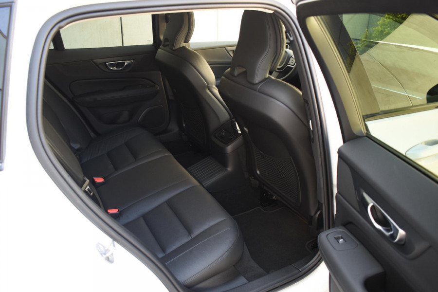 Volvo V60 T6 350PK Automaat AWD Plus Dark / Adaptieve Cruisecontrol / Parkeersensoren / Stoelverwarming / Stuurverwarming / Lighting / Elektrische Stoelen /