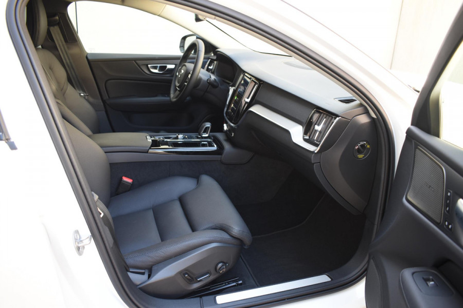 Volvo V60 T6 350PK Automaat AWD Plus Dark / Adaptieve Cruisecontrol / Parkeersensoren / Stoelverwarming / Stuurverwarming / Lighting / Elektrische Stoelen /