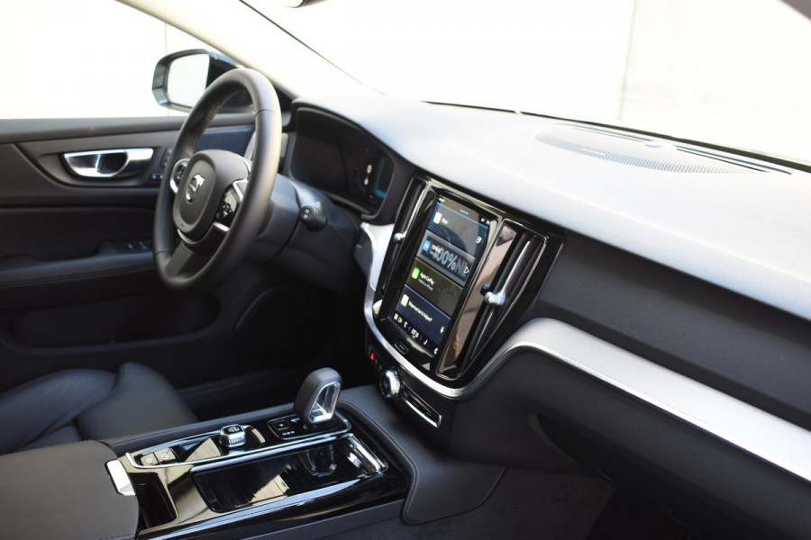 Volvo V60 T6 350PK Automaat AWD Plus Dark / Adaptieve Cruisecontrol / Parkeersensoren / Stoelverwarming / Stuurverwarming / Lighting / Elektrische Stoelen /