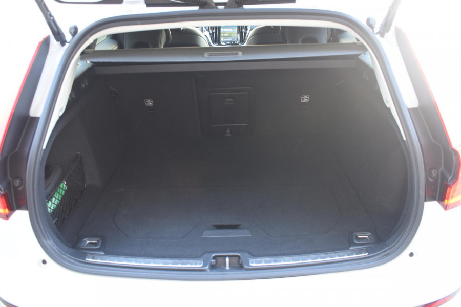 Volvo V60 T6 350PK Automaat AWD Plus Dark / Adaptieve Cruisecontrol / Parkeersensoren / Stoelverwarming / Stuurverwarming / Lighting / Elektrische Stoelen /