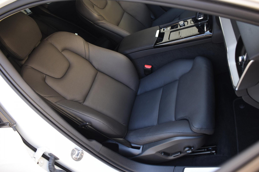 Volvo V60 T6 350PK Automaat AWD Plus Dark / Adaptieve Cruisecontrol / Parkeersensoren / Stoelverwarming / Stuurverwarming / Lighting / Elektrische Stoelen /