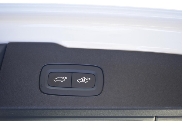 Volvo V60 T6 350PK Automaat AWD Plus Dark / Adaptieve Cruisecontrol / Parkeersensoren / Stoelverwarming / Stuurverwarming / Lighting / Elektrische Stoelen /