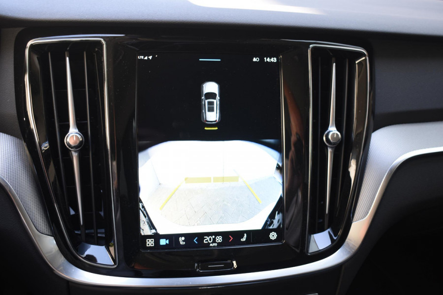 Volvo V60 T6 350PK Automaat AWD Plus Dark / Adaptieve Cruisecontrol / Parkeersensoren / Stoelverwarming / Stuurverwarming / Lighting / Elektrische Stoelen /