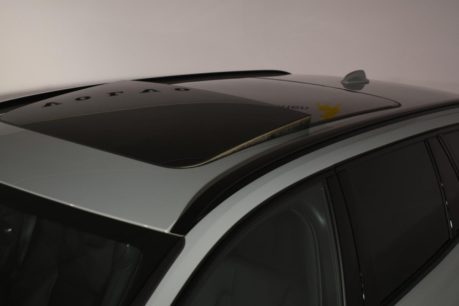 Volvo V60 T6 350PK Automaat AWD Ultra Dark / Adaptieve Cruisecontrol / Parkeersensoren / Stoelverwarming / Stuurverwarming / 360 Camera / Elektrische Stoelen /