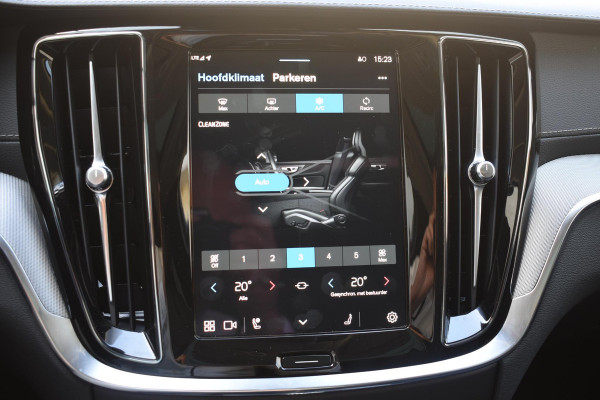 Volvo V60 T6 350PK Automaat AWD Ultra Dark / Adaptieve Cruisecontrol / Parkeersensoren / Stoelverwarming / Stuurverwarming / 360 Camera / Elektrische Stoelen /