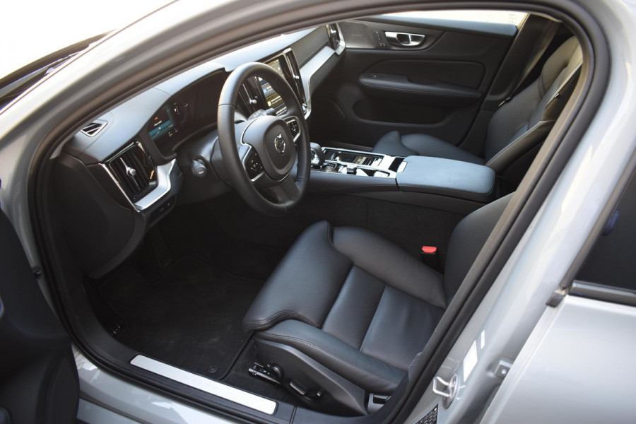Volvo V60 T6 350PK Automaat AWD Ultra Dark / Adaptieve Cruisecontrol / Parkeersensoren / Stoelverwarming / Stuurverwarming / 360 Camera / Elektrische Stoelen /