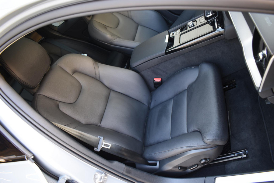 Volvo V60 T6 350PK Automaat AWD Ultra Dark / Adaptieve Cruisecontrol / Parkeersensoren / Stoelverwarming / Stuurverwarming / 360 Camera / Elektrische Stoelen /