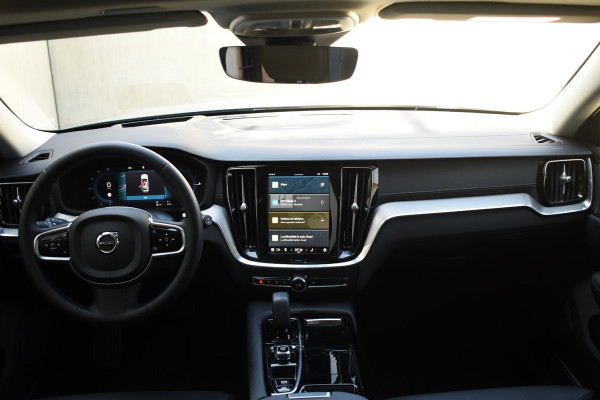 Volvo V60 T6 350PK Automaat AWD Ultra Dark / Adaptieve Cruisecontrol / Parkeersensoren / Stoelverwarming / Stuurverwarming / 360 Camera / Elektrische Stoelen /