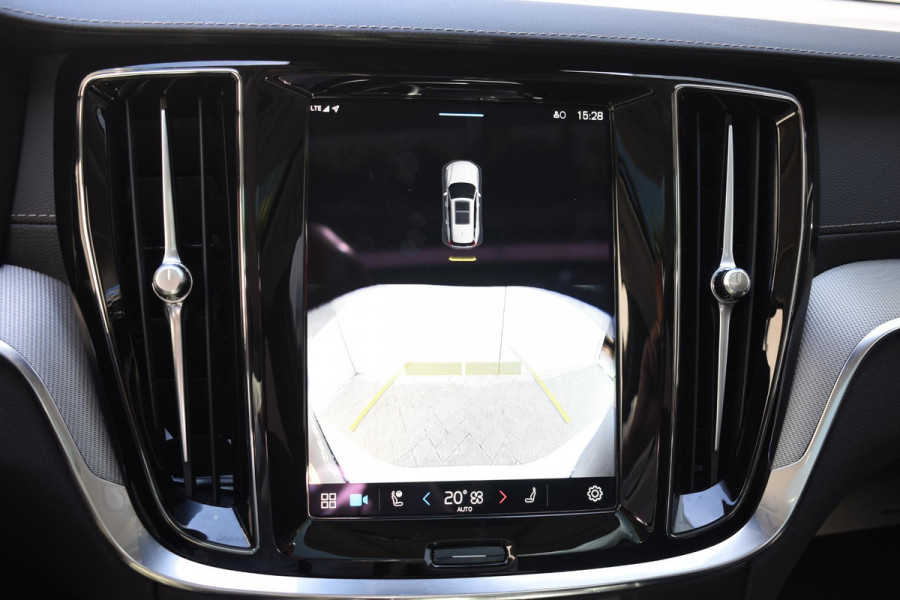 Volvo V60 T6 350PK Automaat AWD Ultra Dark / Adaptieve Cruisecontrol / Parkeersensoren / Stoelverwarming / Stuurverwarming / 360 Camera / Elektrische Stoelen /